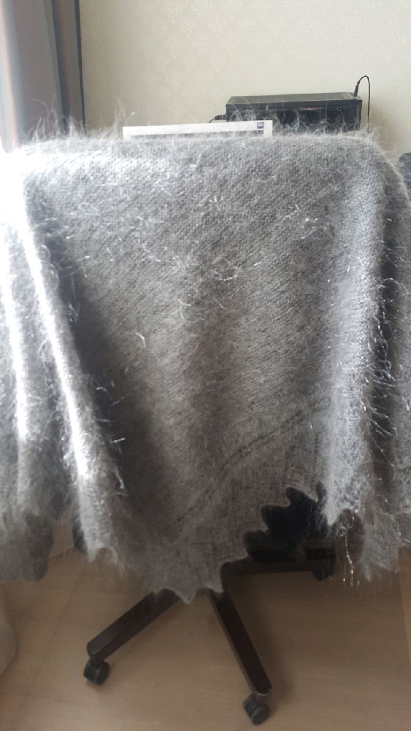 Qo'lda ishlangan momiq ro'mol